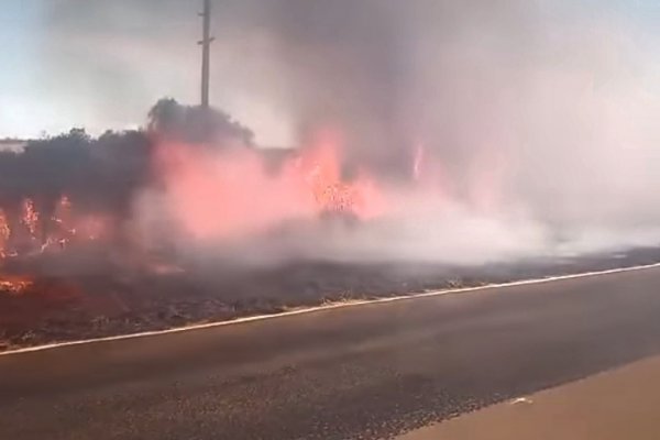 FUEGO EN LA RUTA! Domingo de incendios en el interior y la capital de Corrientes
