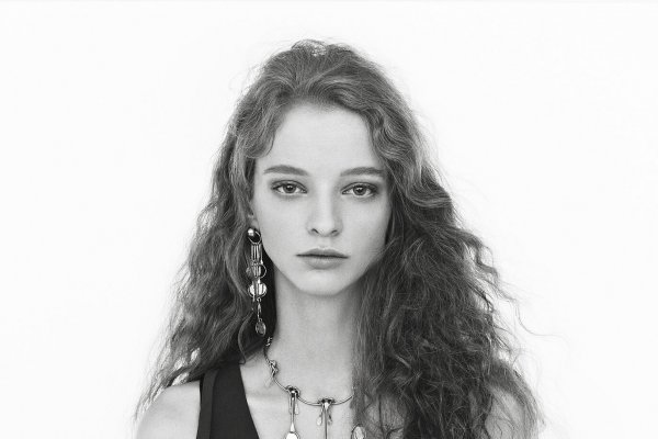 Aunque quieras todo de la colección Studio de Zara, esta es la falda boho negra que ha fascinado a las estilistas españolas