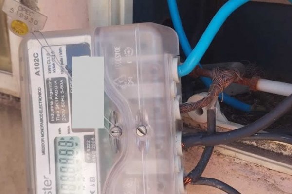 DESCARGA FATAL! Quiso saltar un muro y murió electrocutado