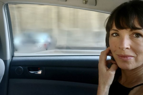 Todas las razones que necesitas para leer Desfile de Rachel Cusk, una reflexión profunda sobre el arte, la identidad y la percepción