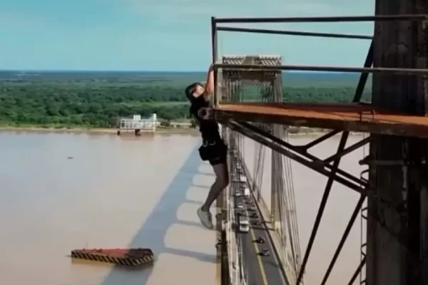 El influencer que hizo que hizo dominadas en el puente Chaco Corrientes perdió dos dedos