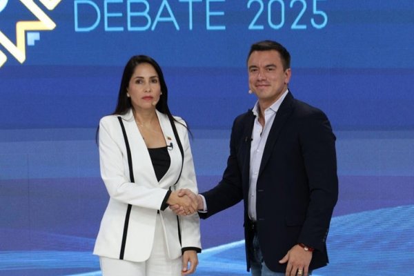 Luisa González afirma que reconocerá a Maduro, mientras Noboa revela que PDVS paga al expresidente Correa