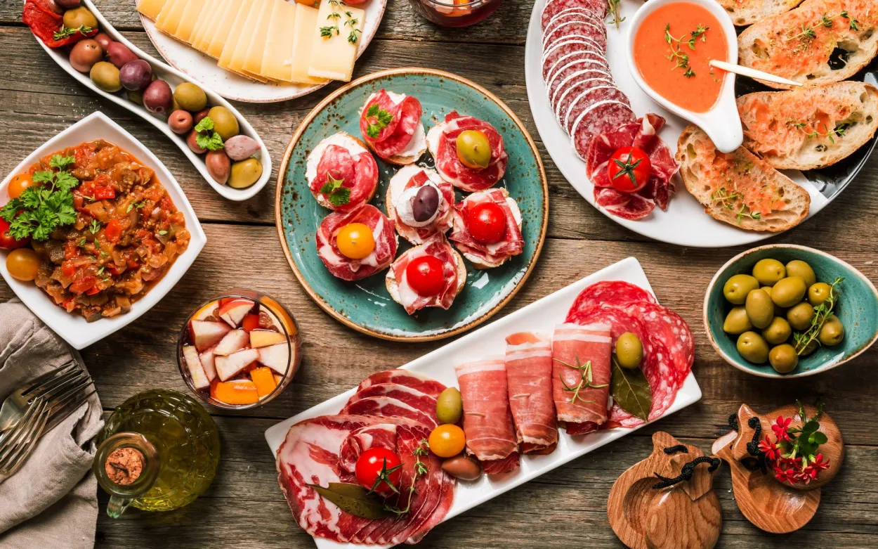 Tapeando invita a recorrer las rutas de las tapas en Argentina y, Almundo, a probarlas en España!!