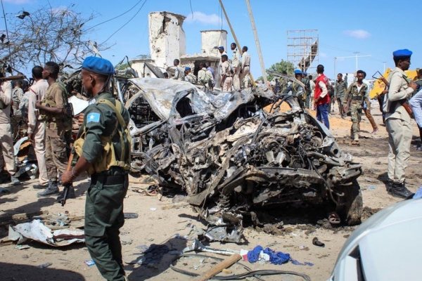 EE.UU. y Somalia llevan a cabo ataques aéreos contra el Estado Islámico en el país africano