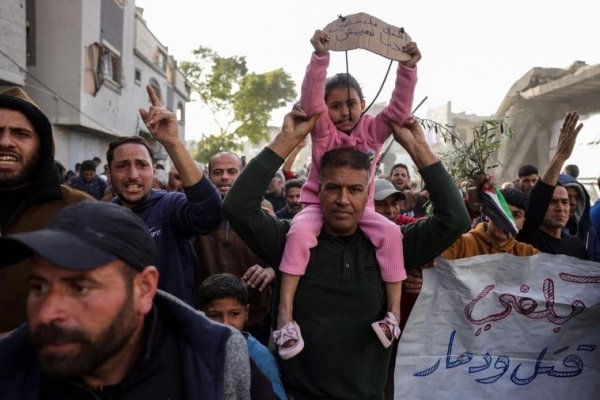 Cientos de palestinos protestan contra Hamás en Gaza tras la reanudación del conflicto