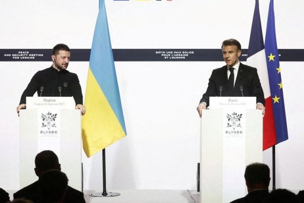 Macron discute con Zelenski una «coalición de voluntarios» que ofrezca a Kiev «garantías de seguridad»