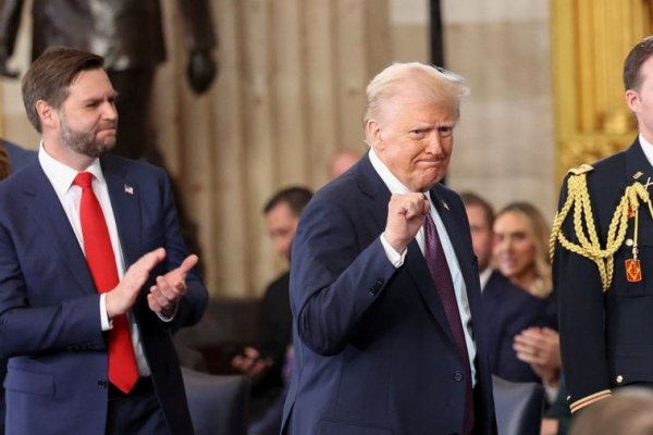 Trump redobla su acoso a Groenlandia antes del viaje de Vance: «Nos la vamos a quedar»