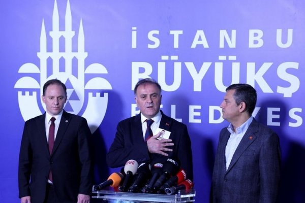 La oposición turca mantiene el ayuntamiento de Estambul y llama a nuevas protestas