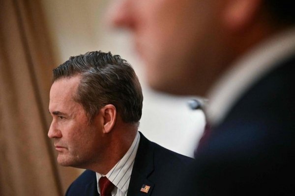 El asesor de Seguridad Nacional de Trump asume «plena responsabilidad» tras la filtración de planes militares