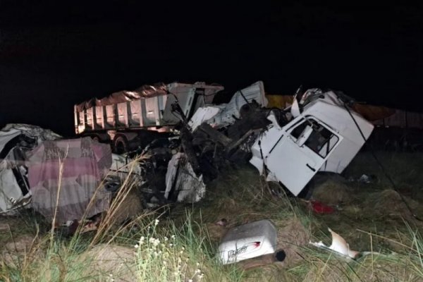 Choque frontal entre dos camiones en Corrientes: un muerto