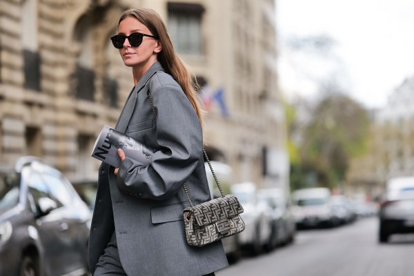 El bolso que en los 90 y 2000 fue el favorito de la moda vuelve esta primavera (y sabemos dónde encontrarlo)