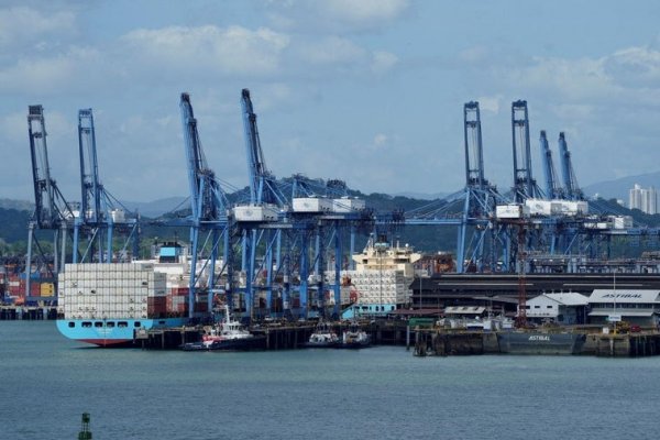 China intenta frenar el traspaso de los puertos del Canal de Panamá a BlackRock
