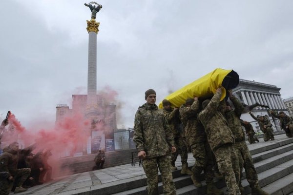 Ucrania recibe los cuerpos de más de 900 militares caídos en combate