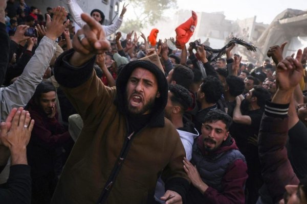 Miles de gazatíes se atreven a protestar contra Hamás en la Franja