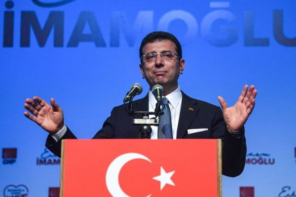 El alcalde de Estambul denuncia la detención de su abogado: «No pueden tolerar que las víctimas se defiendan»