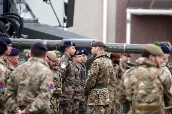 Encuentran documentos tirados en una calle de Newcastle que podrían contener información sensible del Ejército británico