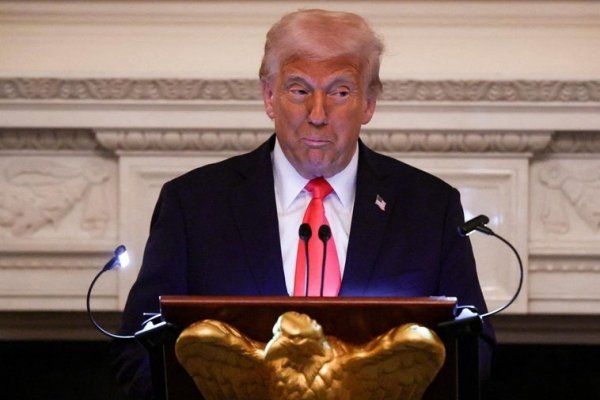 Trump apela al Supremo para que levante el bloqueo de las deportaciones de venezolanos a El Salvador