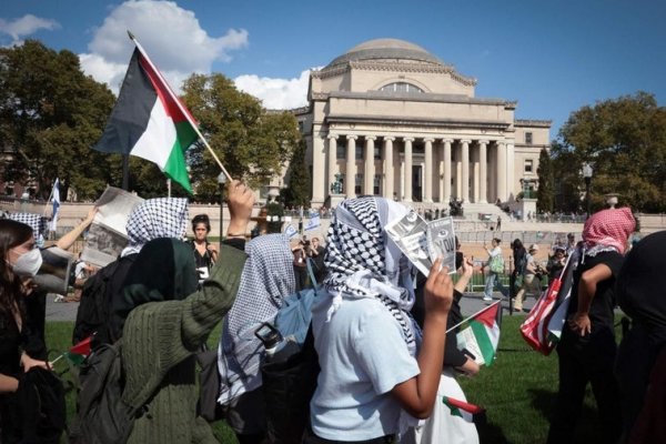 Dimite la rectora de la Universidad de Columbia después de la cesión a las demandas de Trump contra las protestas propalestinas