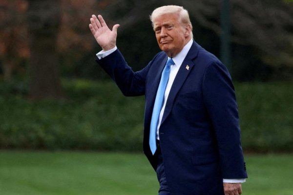 ¿Puede Trump obtener un tercer mandato? Él dice que sí