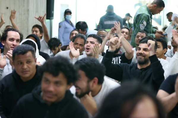 Venezuela acoge a casi 180 migrantes deportados por Estados Unidos