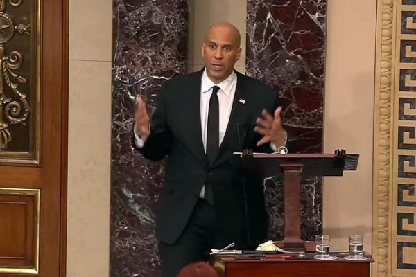 Un senador demócrata rompe récords con un discurso de más de 24 horas para protestar contra Trump