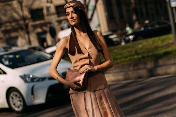 Anoche llegó a Zara un vestido nude con bordados que es uno de los más bonitos que he visto nunca de la firma