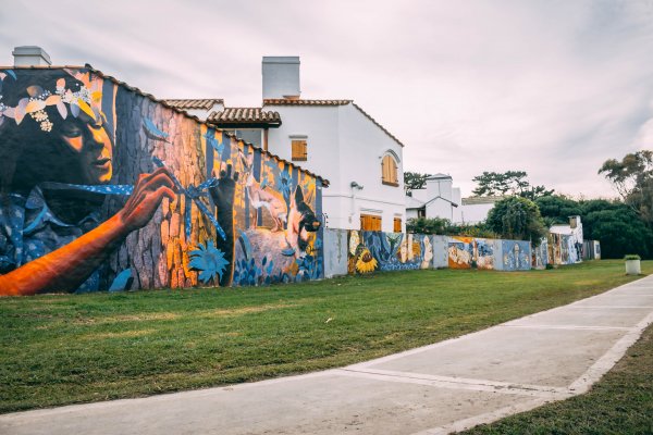 Miramar, arte a cielo abierto en la costa argentina