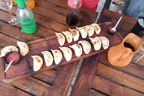La semana de la empanada salteña, sabor a pata ancha