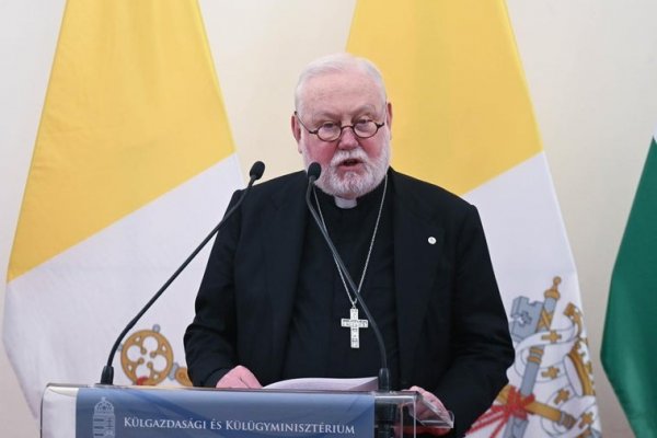Los ministros de Exteriores de Rusia y Vaticano abordan «iniciativas destinadas a detener las acciones bélicas» en Ucrania