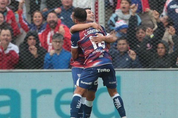 Unión le ganó a Central Córdoba y salió del fondo