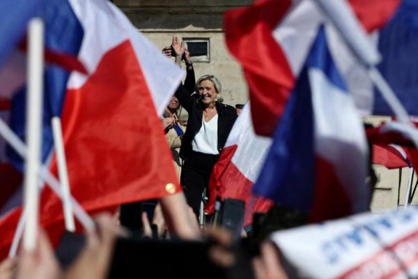 Los seguidores de Le Pen salen a la calle para protestar contra su condena: «La democracia está siendo ejecutada»