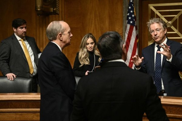 Trump trata de sofocar la rebelión interna ante el caos por los aranceles