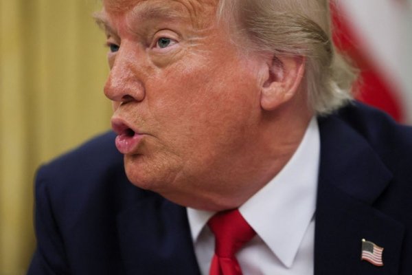 Trump amenaza con doblar los aranceles a China al 104% si no retira los suyos contra EE.UU.
