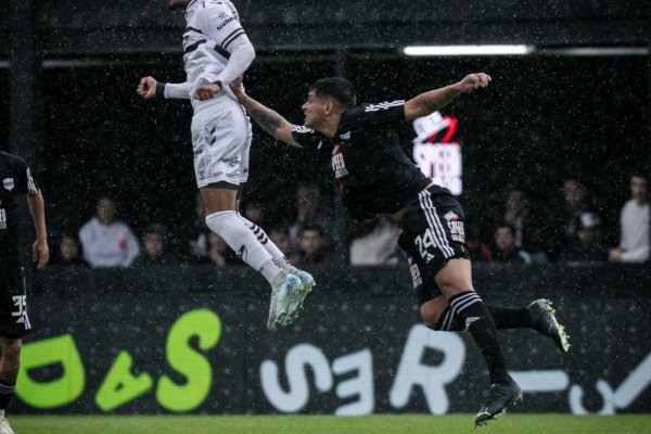 Riestra derrotó a Platense y sigue prendido arriba en el Torneo Apertura