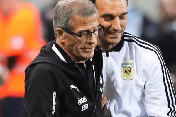 ¿Messi o Maradona? El Maestro Tabárez eligió al mejor de todos