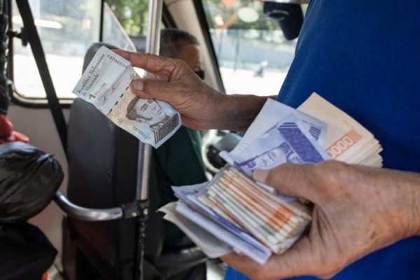La devaluación del bolívar pulveriza los salarios y dispara la incertidumbre de los venezolanos