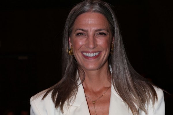 Si te quieres dejar las canas como muchas celebrities, estos son los cuidados y consejos de los expertos para un pelo  blanco bonito