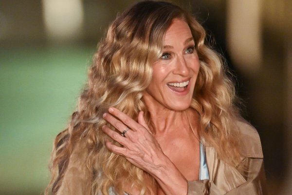 Mechas para rizos: por qué deben ser distintas a las del pelo liso según esta peluquera experta en pelo rizado