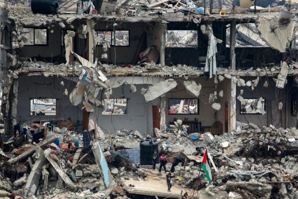 Mueren 22 personas por un bombardeo israelí en un edificio residencial de Gaza