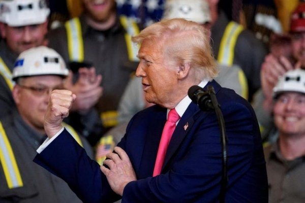 Trump se abre a «acuerdos a medida por país», pero no detiene la guerra comercial global