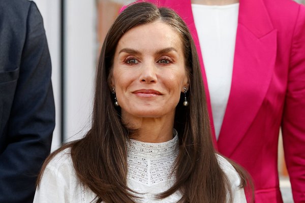 La innovadora forma de la reina Letizia de combinar la blusa boho