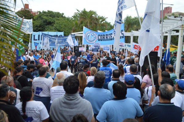 MASIVA! Manifestación de trabajadores en Corrientes en rechazo a las políticas de ajuste
