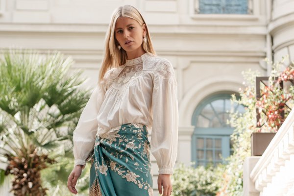 Cómo vestir en la Feria de Abril de Sevilla: looks y tendencias de 2025 con o sin vestido de flamenca