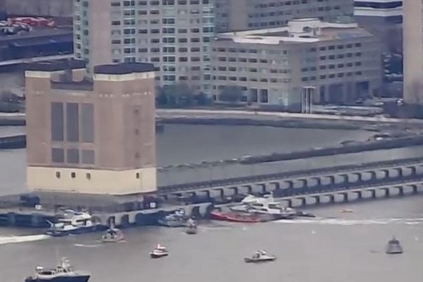 Un helicóptero se estrella en el río Hudson en Nueva York