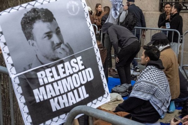 Un juez autoriza deportar al activista que lideró las protestas propalestinas en la Universidad de Columbia