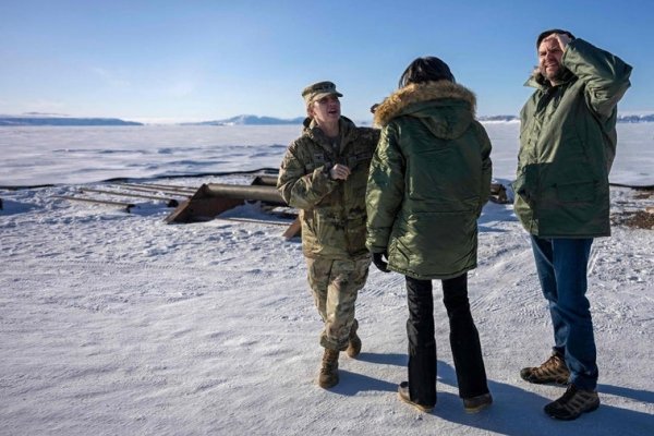 El Pentágono cesa a la comandante de la base militar en Groenlandia por distanciarse del vicepresidente Vance