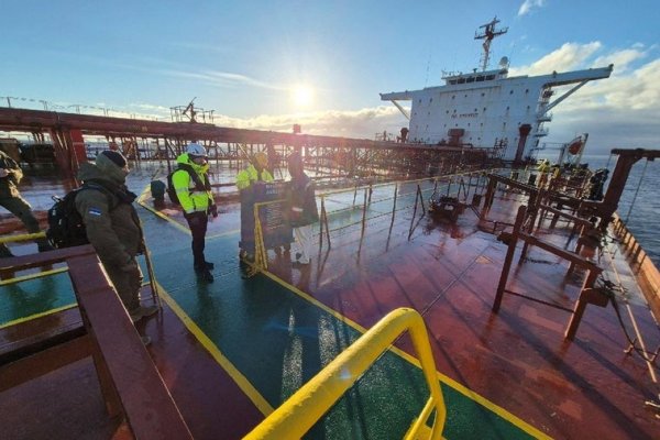 La Armada de Estonia intercepta un petrolero sospechoso en el mar Báltico