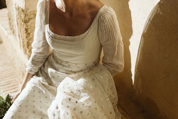La impactante novia madrileña que enamoró con su vestido de estilo rústico de lunares y lentejuelas