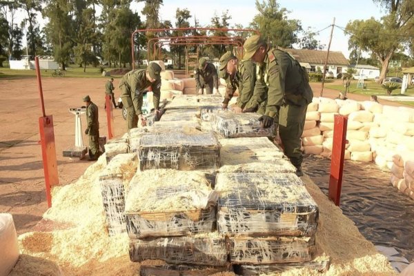 NARCO EN IMÁGENES! Camión en Corrientes con tres toneladas de droga