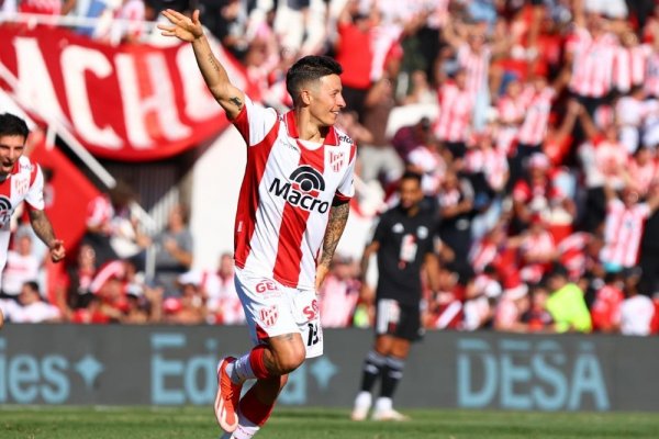 Instituto goleó 3-0 a Riestra en Córdoba